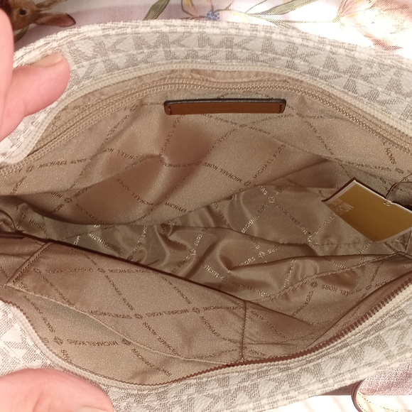 Michael Kors Purse - Picture 4 of 9